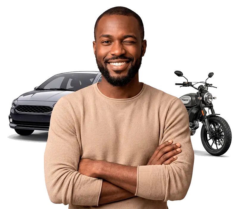 Rapaz com carro e moto